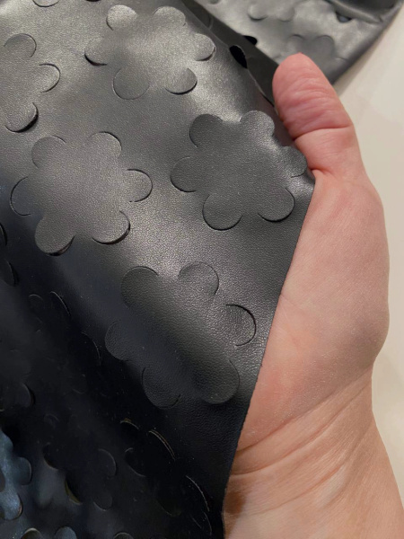 КОЖА искусственная ПЕРФОРИРОВАННЫЕ ЦВЕТОЧКИ