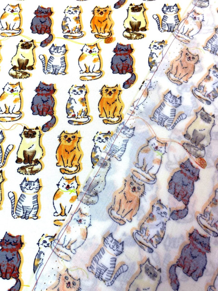 Штапель КОТЯТА фон молочно - сливочный