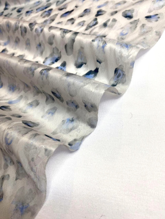 Курточная ткань ЛЕОПАРДОВЫЕ ПЯТНЫШКИ серо-голубые на сером