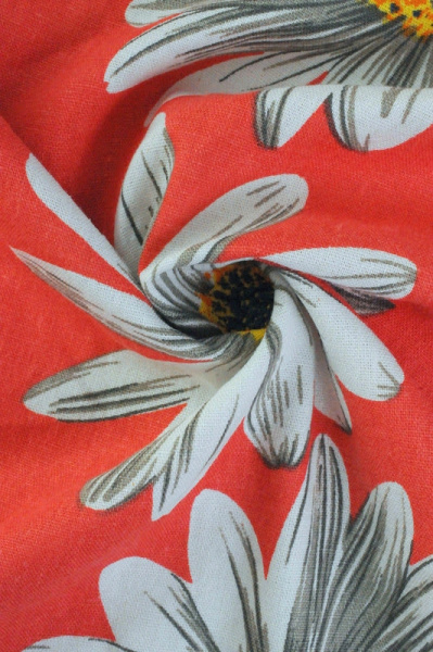 Лен РОМАШКИ фон алый