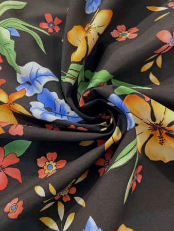 Плащевка ЦВЕТЫ на шоколадном фоне