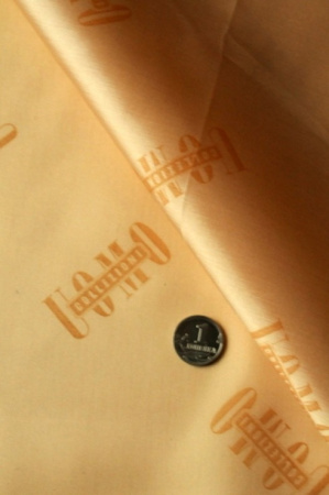 Uomo цвет шафрановый