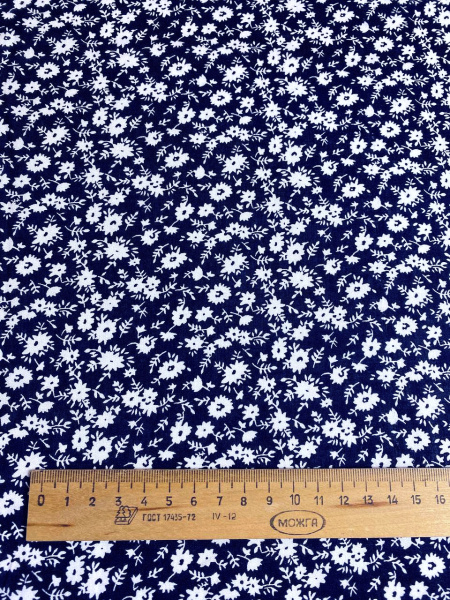 Штапель МЕЛКИЕ ЦВЕТОЧКИ фон темно - синий