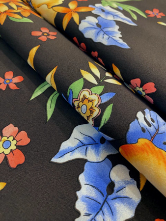 Плащевка ЦВЕТЫ на шоколадном фоне