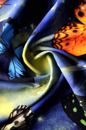 Шелк искусственный РАДУЖНЫЕ БАБОЧКИ
