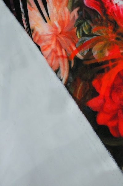 Трикотаж водолаз ИРИСЫ красные 2