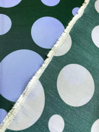 Вискоза КРУПНЫЙ ГОРОХ на зеленом