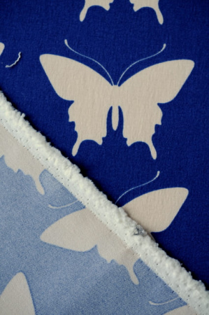Креп плательно - костюмный Бежевые бабочки на синем фоне 4