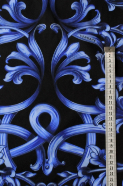 Курточная Ярко - синие завитки 2