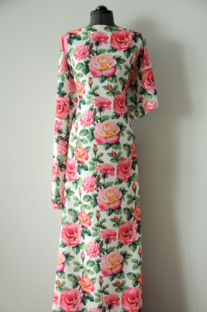 Креп плательно-костюмный Розарий на молочном 3