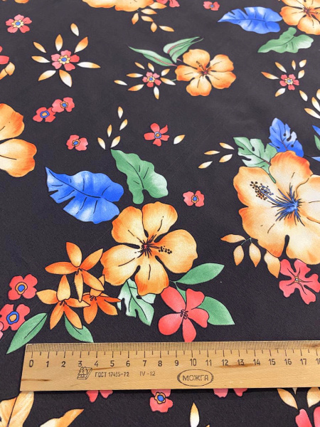 Плащевка ЦВЕТЫ на шоколадном фоне