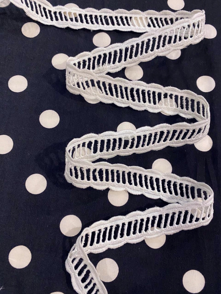 Хлопок ГОРОШКИ МОЛОЧНЫЕ на черном