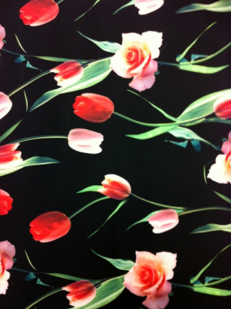 Креп плательно-костюмный Тюльпаны с розами на черном