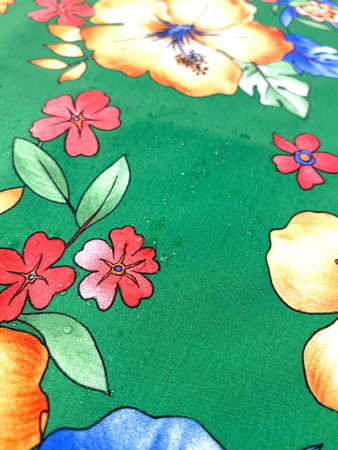 Плащевка ЦВЕТЫ на зеленом фоне