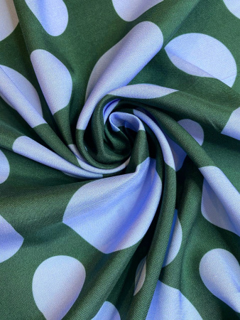 Вискоза КРУПНЫЙ ГОРОХ на зеленом