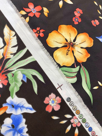 Плащевка ЦВЕТЫ на шоколадном фоне