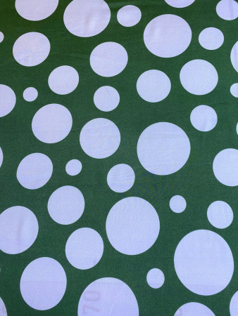 Вискоза КРУПНЫЙ ГОРОХ на зеленом