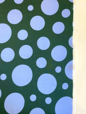 Вискоза КРУПНЫЙ ГОРОХ на зеленом