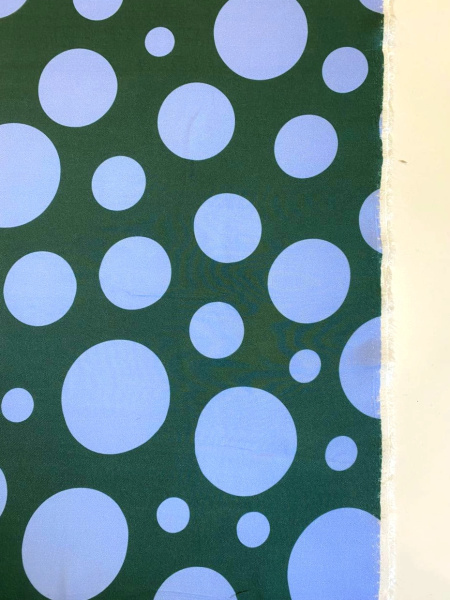 Вискоза КРУПНЫЙ ГОРОХ на зеленом