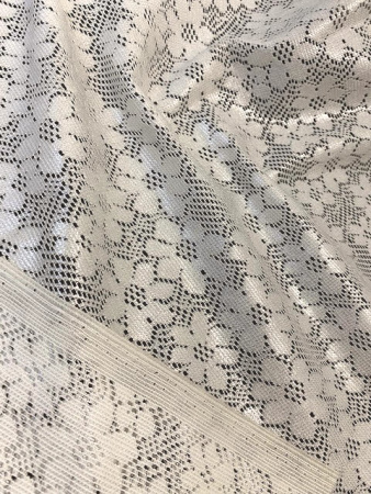 Кружевное полотно "Цветочки с напылением" белый ткань
