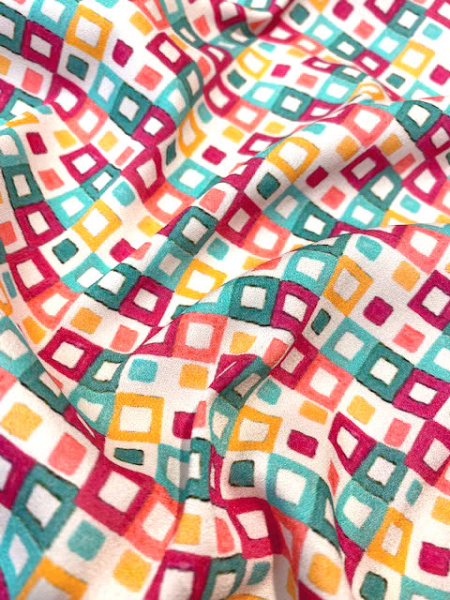 Креп плательно - блузочный РАЗНОЦВЕТНЫЕ КУБИКИ