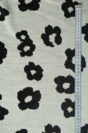 Трикотаж ЦВЕТЫ В СТИЛЕ PRADA молочный полотно