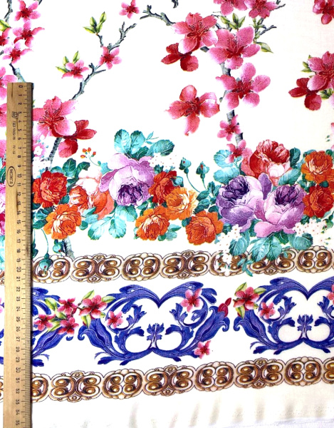 Штапель ИТАЛЬЯНСКАЯ ВЕСНА фон молочный