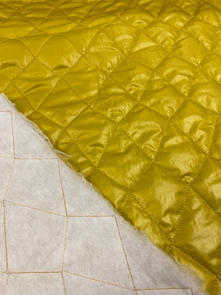 Стежка курточная "Ромбы" горчица