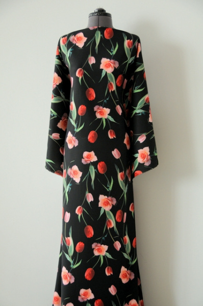 Креп плательно-костюмный Тюльпаны с розами на черном 3