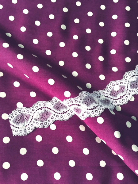 Вискоза ГОРОШКИ БЕЛЫЕ на лиловом