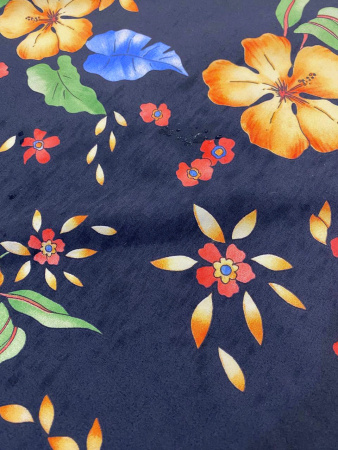 Плащевка ЦВЕТЫ на темно-синем фоне