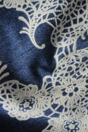 Трикотаж джерси Кружево на джинсе2