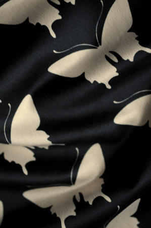 Креп "Бежевые бабочки" черный