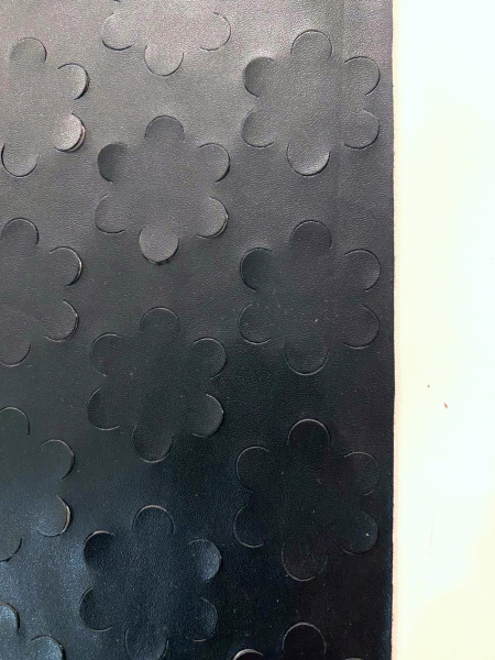 КОЖА искусственная ПЕРФОРИРОВАННЫЕ ЦВЕТОЧКИ