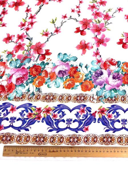 Штапель ИТАЛЬЯНСКАЯ ВЕСНА фон молочный