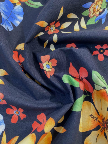 Плащевка ЦВЕТЫ на темно-синем фоне