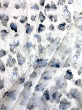 Курточная ткань ЛЕОПАРДОВЫЕ ПЯТНЫШКИ серо-голубые на молочном