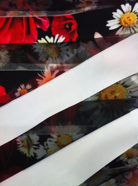 Органза-тафта Россыпь маков и ромашек черный 4 Органза-тафта Россыпь маков и ромашек черный 4