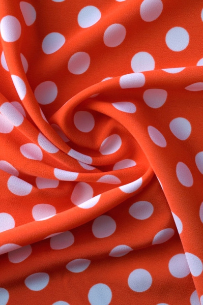 Поливискоза ГОРОШКИ БЕЛЫЕ на оранжевом