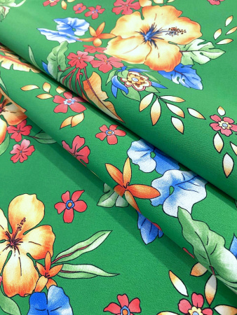 Плащевка ЦВЕТЫ на зеленом фоне