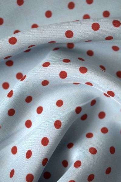 Вискоза ГОРОШКИ ВИШНЕВЫЕ НА ГОЛУБОМ