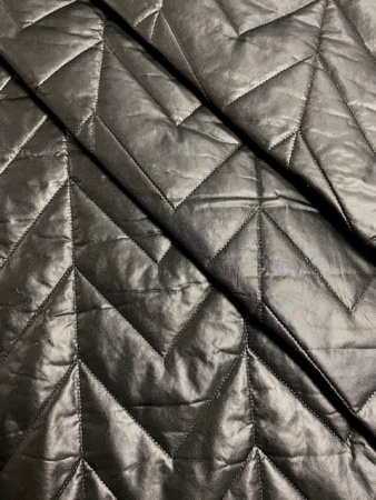 Стежка курточная "Зигзаг" черная