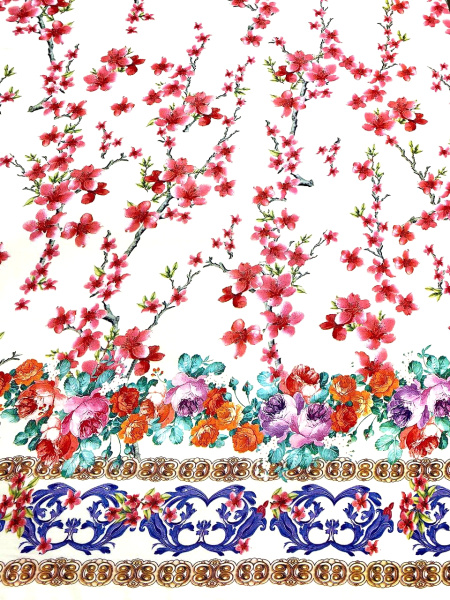 Штапель ИТАЛЬЯНСКАЯ ВЕСНА фон молочный