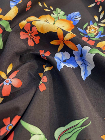 Плащевка ЦВЕТЫ на шоколадном фоне