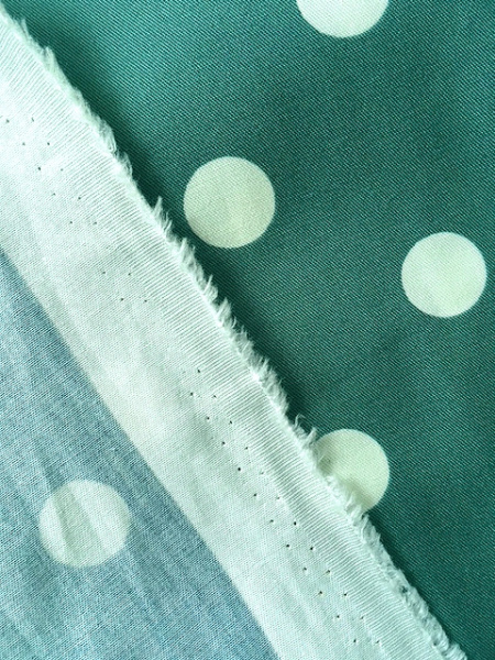 Хлопок ГОРОШКИ МОЛОЧНЫЕ на нефритовом