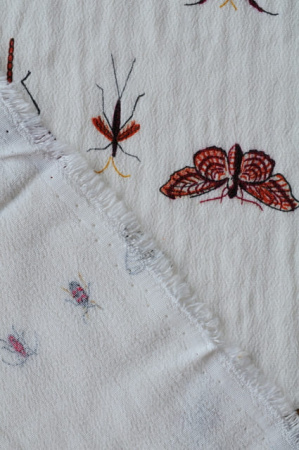 Креп плательно - блузочный Милые насекомые цвет молочный 4