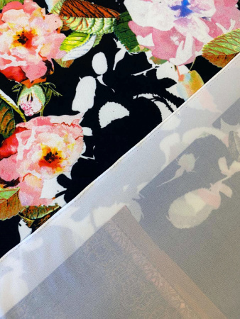 Трикотаж КРУПНЫЕ РОЗЫ на черном ткань