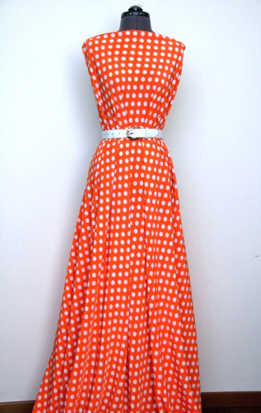 Поливискоза ГОРОШКИ БЕЛЫЕ на оранжевом