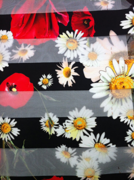 Органза-тафта Россыпь маков и ромашек черный 3 Органза-тафта Россыпь маков и ромашек черный 3
