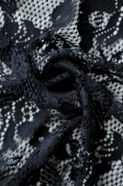 Кружевное полотно Цветы и веточки черный 3 Кружевное полотно Цветы и веточки черный 3